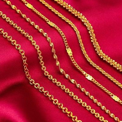 Elegante Goldketten mit antikem Jade Design perfekt für besondere Anlässe