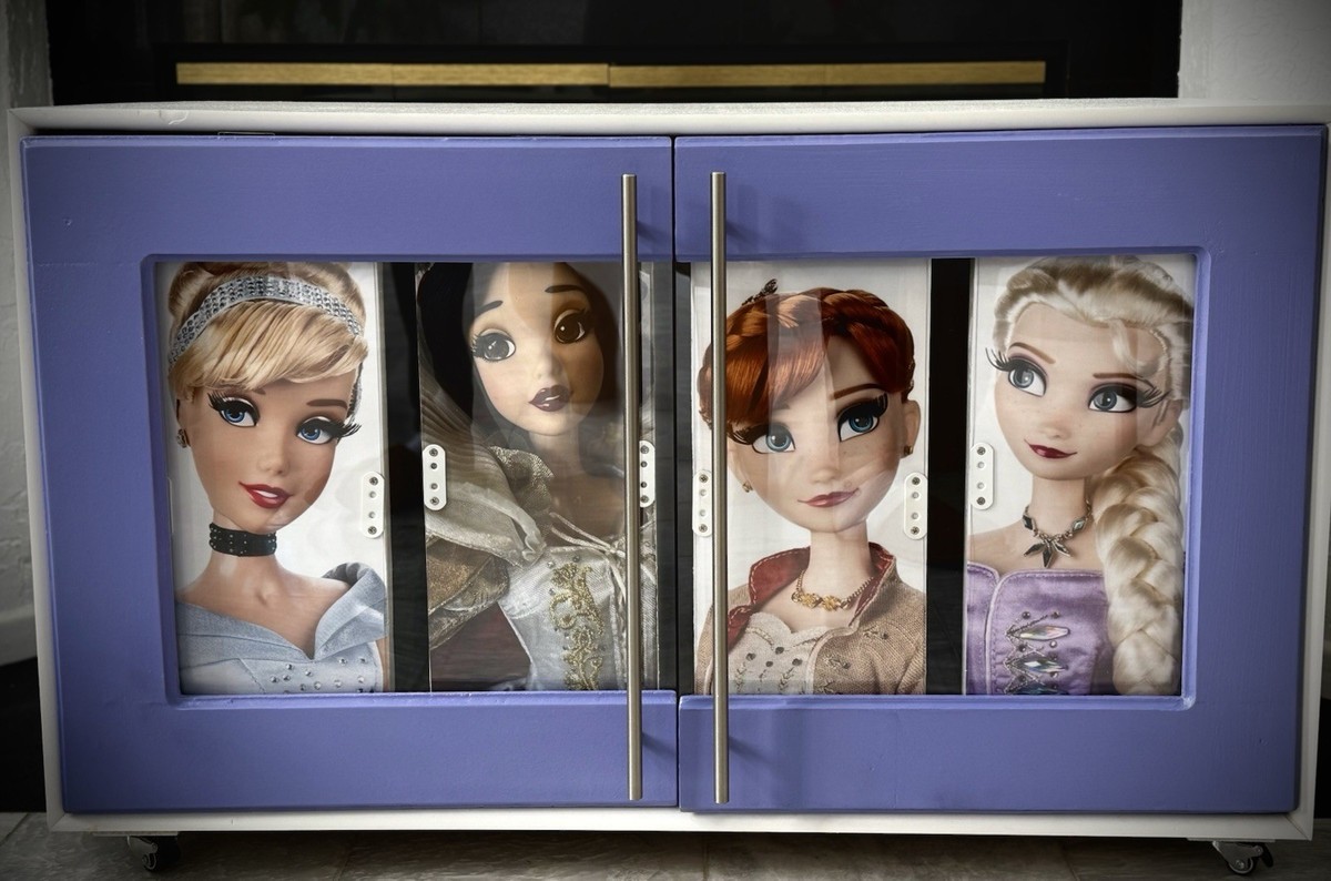 Disney Saks Fifth Ave Dolls Limited Edition Snow White Cinderella