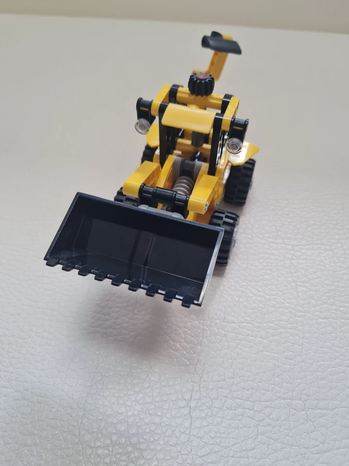 LEGO Technic 42197 Backhoe Loader, photo 2 of 5