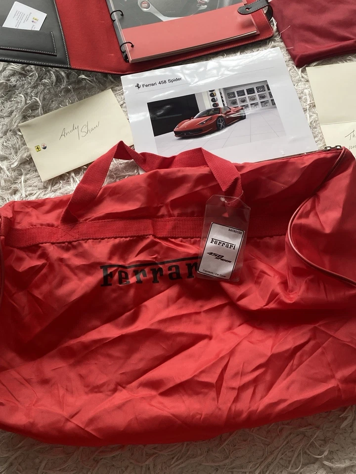 Ferrari 458 Spider VIP Delivery Pack - Portafolio de cuero, USB con archivos de fábrica Foto 4 de 4