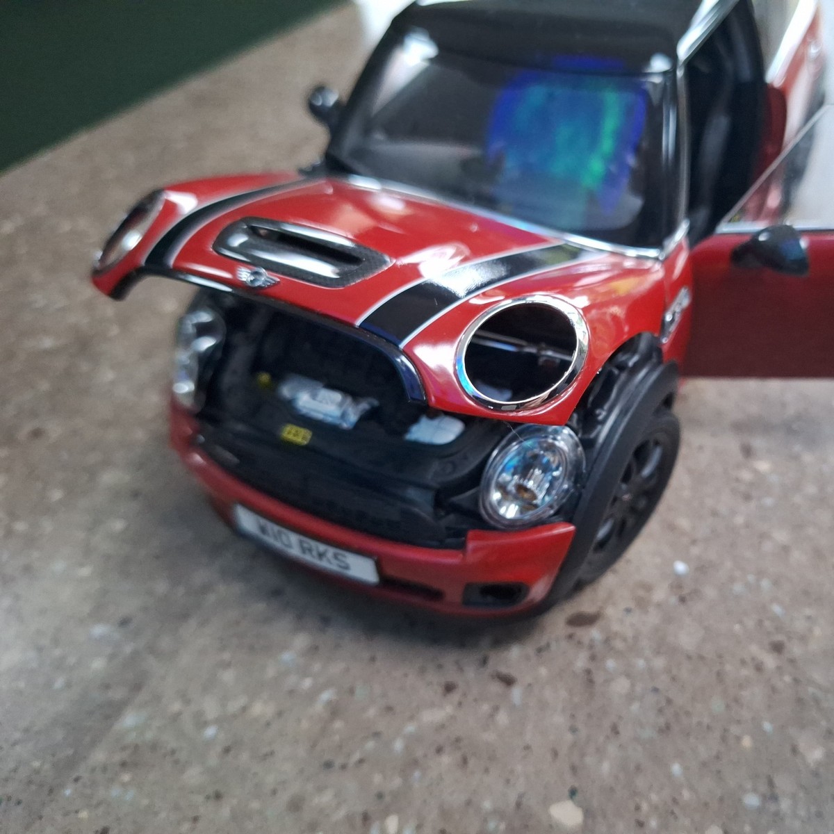 Miniature Kyosho 1:18 Mini Cooper Rouge – Réf AU351 – Occasion