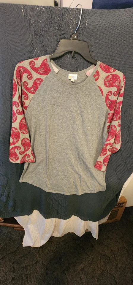 Women's LULAROE Top, Size 3X,Raglan Style, Gray With Red Paisley Designed Sleeve - Image 2 of 4