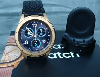 Samsung Galaxy SM-R810 42mm Rose-Gold Gehäuse Rosa /SM-810NZDADBT schwarzes Armb