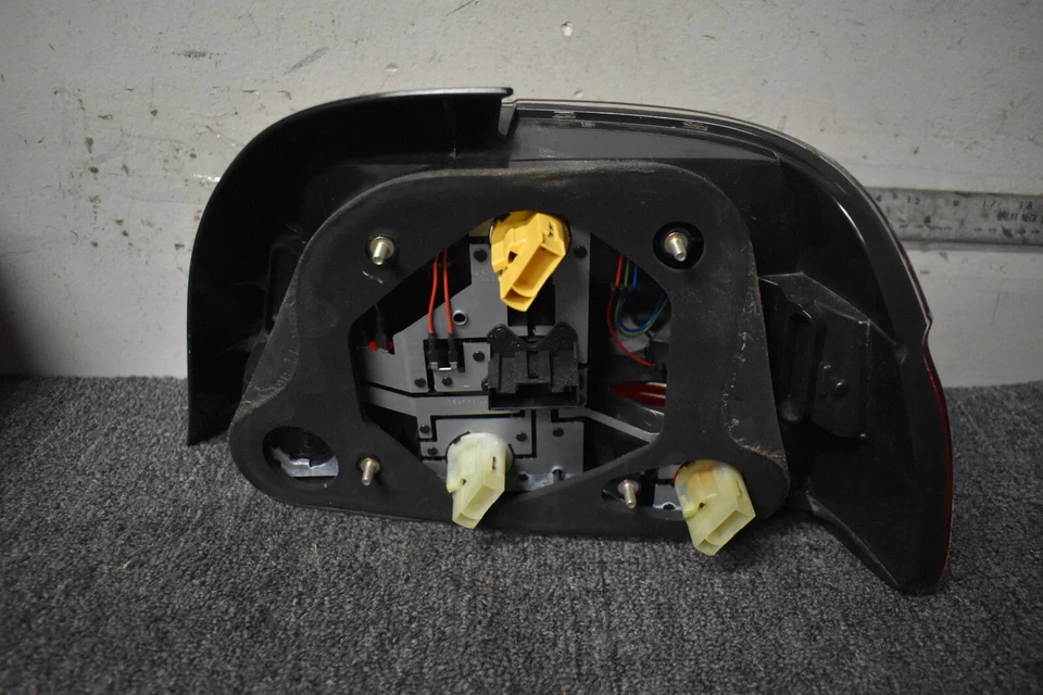 BMW 540I 2001-2003 BASE LUZ TRASERA LADO IZQUIERDO FÁBRICA OEM Foto 4 de 4