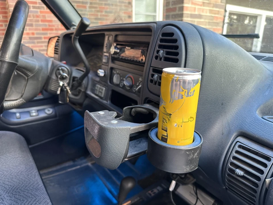 Adaptador portavasos extraíble Chevrolet/GMC C/K 95-02 para latas altas de 8,4 oz y 12 oz Foto 3 de 4