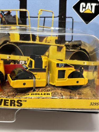 Matchbox Dirt Machines Caterpillar Road Pavers 32957 1998 - Picture 9 of 11