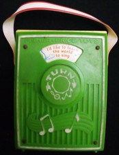 VTG 1976 FISHER PRICE POCKET RADIO MUSIC BOX 766 TEACH THE WORLD TO SING y