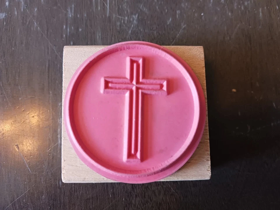 Nuevo sello religioso Hampton Arts cruz en círculo montado en madera Foto 2 de 3