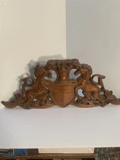 CARVED MAHOGANY PLAQUE COAT OF ARMS CREST WITH HORSE