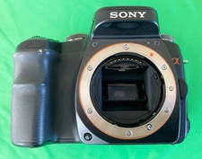 Sony A100 DSLR Body, User's Manual, 4GB Flash Card & Li-ion Battery Included