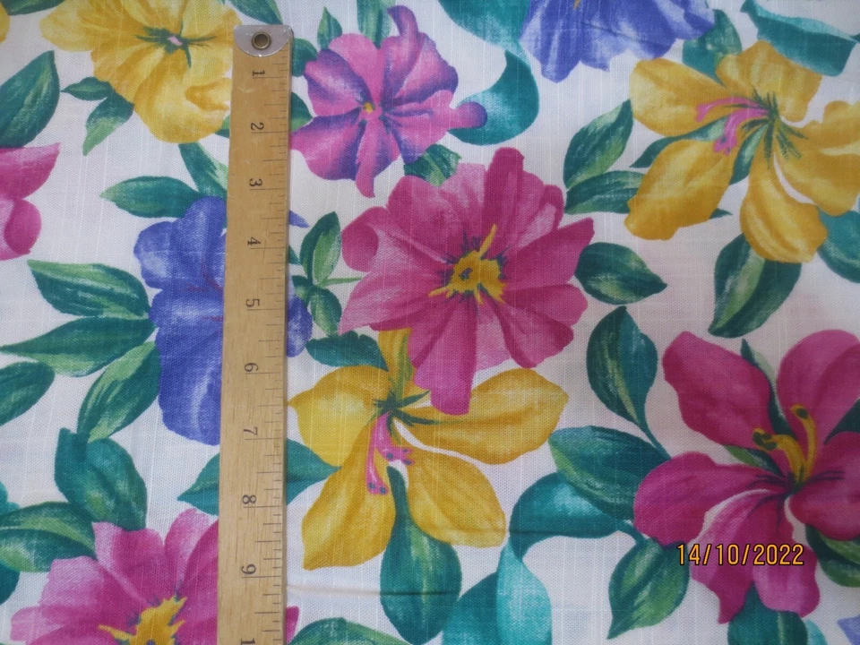 4.5 yds OMEGA TEXTILES Fabric Floral Pattern #5417 Pink Purple Green Yellow - Image 4 of 4