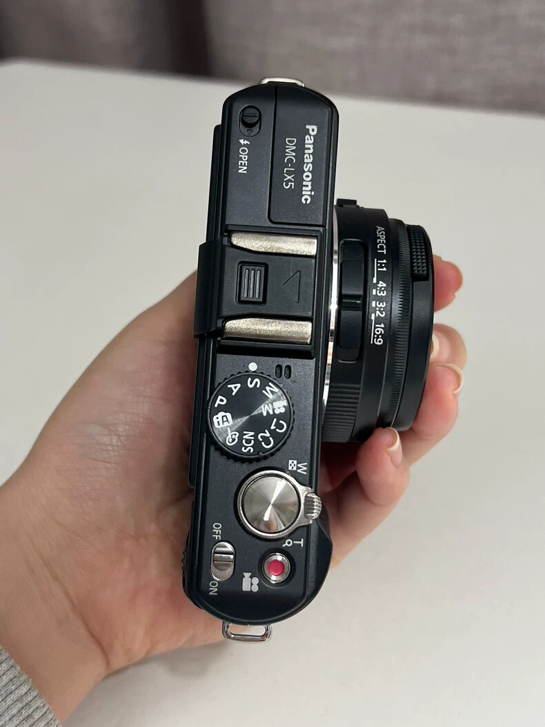 Panasonic LUMIX DMC-LX5 10.1MP CCD Vintage Digital Camera