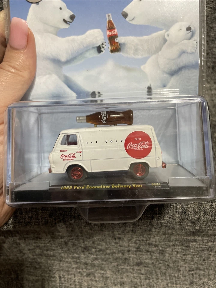 M2 Machines Coca Cola Series White 1965 Ford Econoline Delivery Van Chase - Image 3 of 4