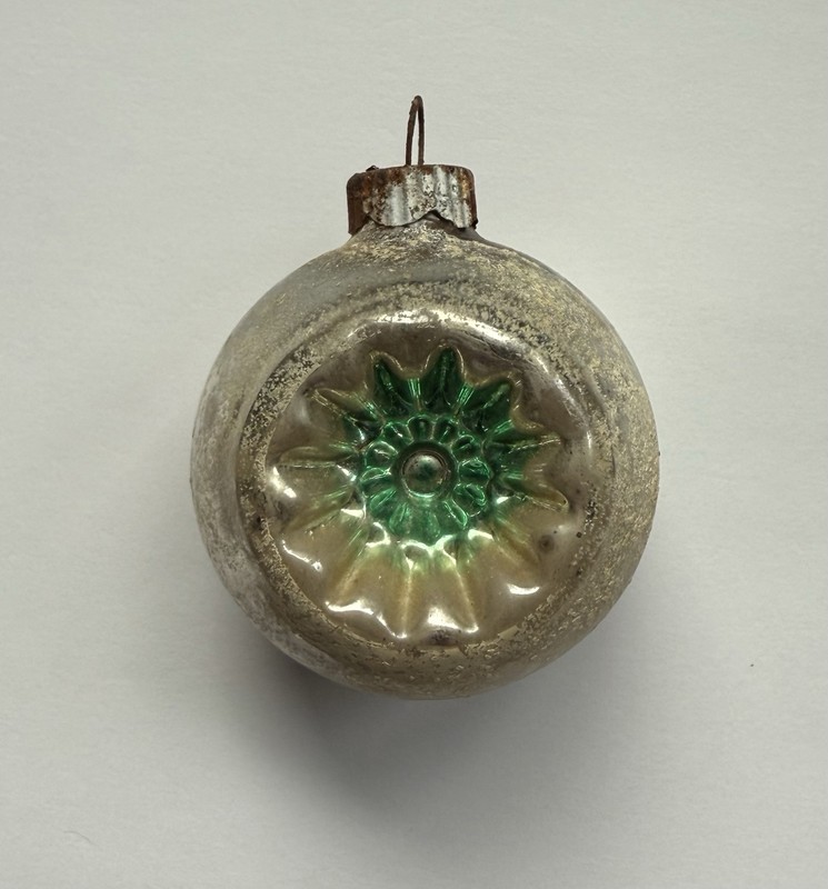 Vintage Christmas ornament, Shiny Brite Mica Double indent, green silver 