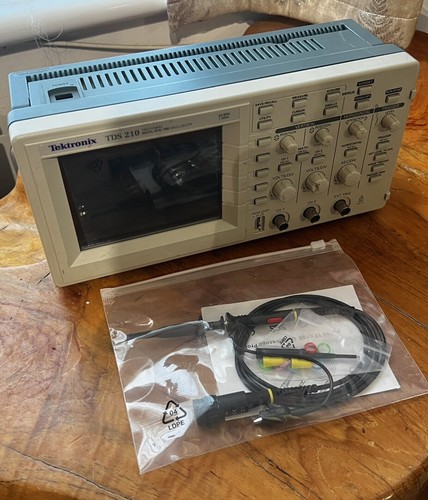 Tektronix TDS210 60MHz Oscilloscope. READ FIRST!! - Picture 3 of 18