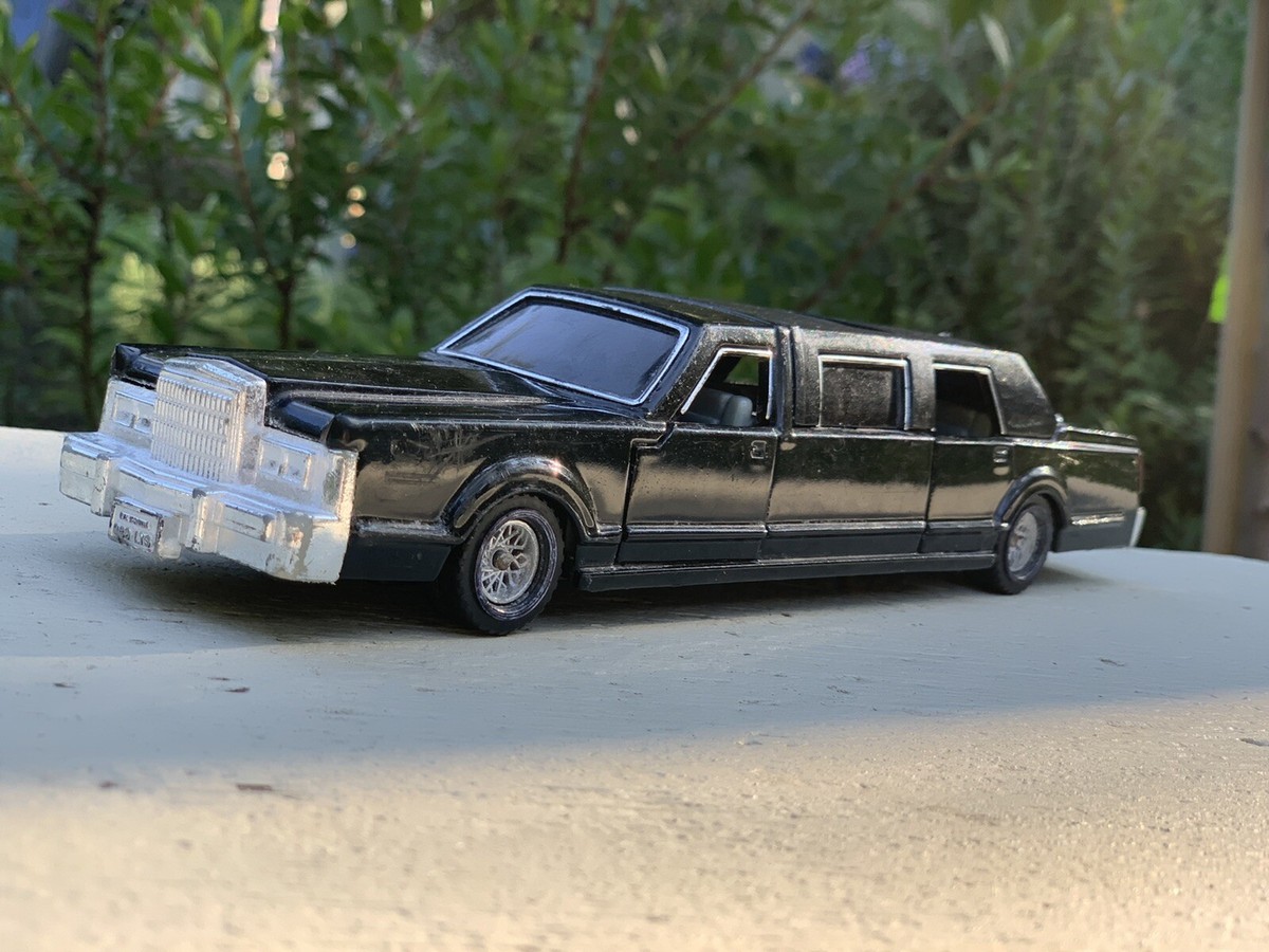 Majorette 1/32 Lincoln Town Car Limousine | eBay