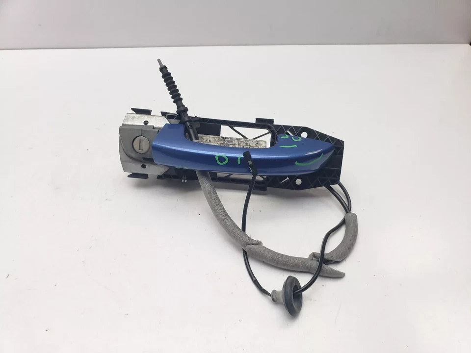 РУЧКА ВНЕШНЕЙ ДВЕРИ VOLKSWAGEN SCIROCCO ПЕРЕДНЯЯ ПРАВАЯ СТОРОНА СИНЯЯ 2010 - Изображение 2 из 4