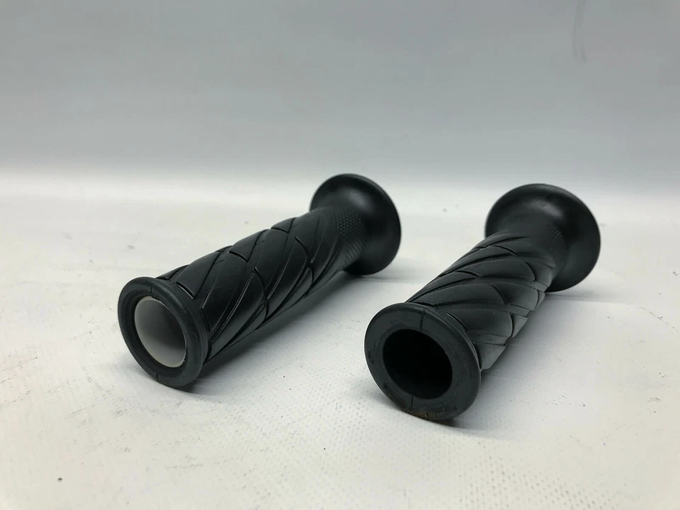 Yamaha FZR600R Handlebar Grips Throttle grips (1) 95' - Image 3 of 4