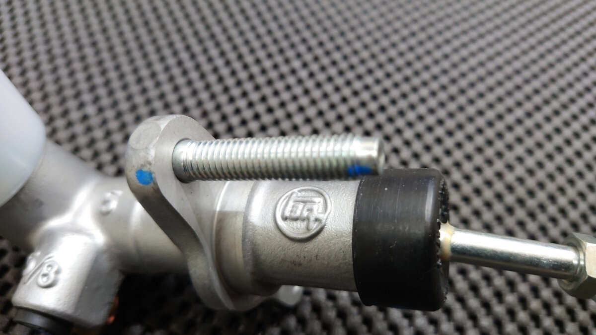 パーツ A_master Amazon.com: RAParts 81867084 Clutch Master Cylinder Fits