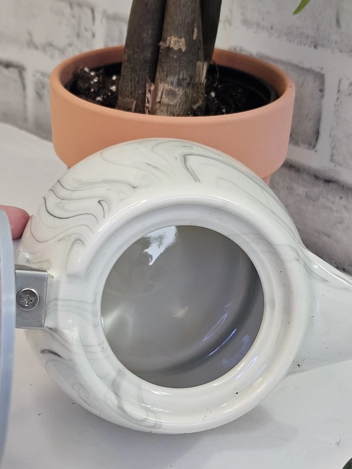 Hebridean Enja Greg Tea pot with strainer -personal Size, White And Gray Marble - Image 3 of 4