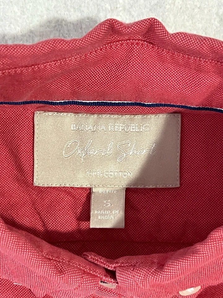 Camisa Oxford Banana Republic Para Hombres Pequeña Manga Larga Con Botones Roja Foto 4 de 4