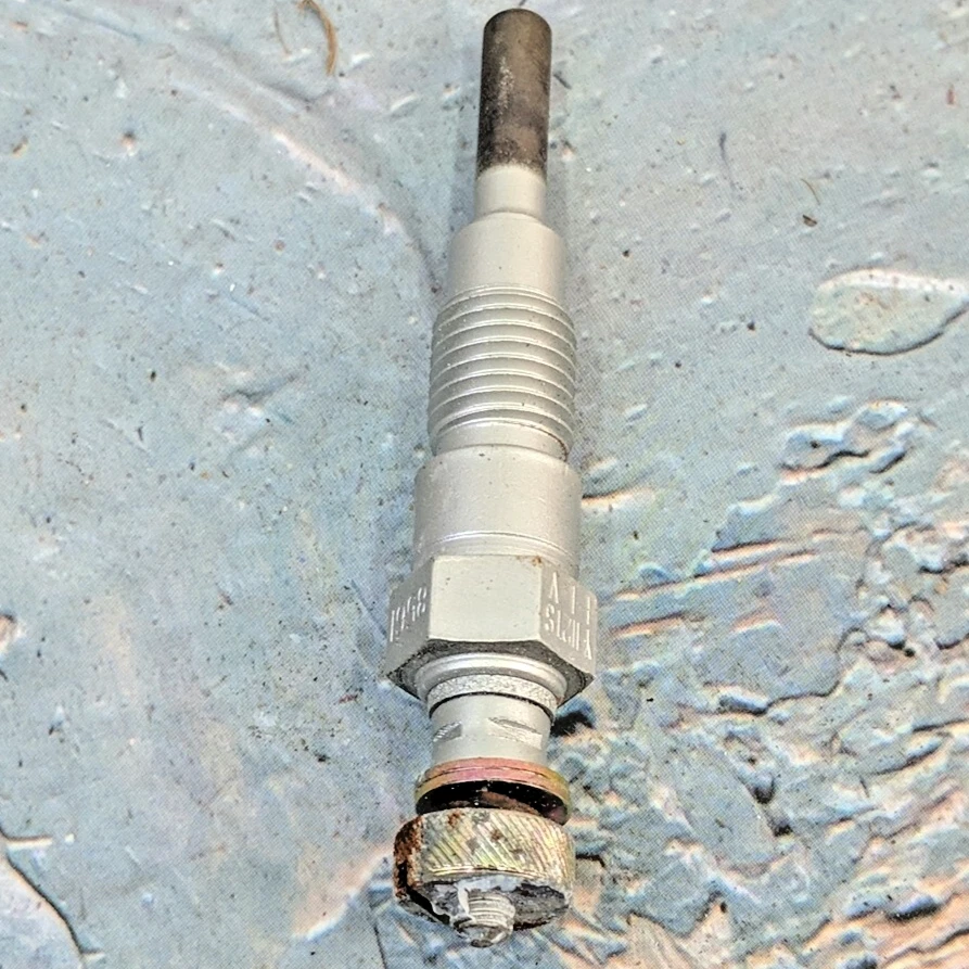 2x NGK 1232 Y112TS para Nissan Datsun 720 1981-1983 diésel bujía incandescente 1106531W02 Foto 2 de 4