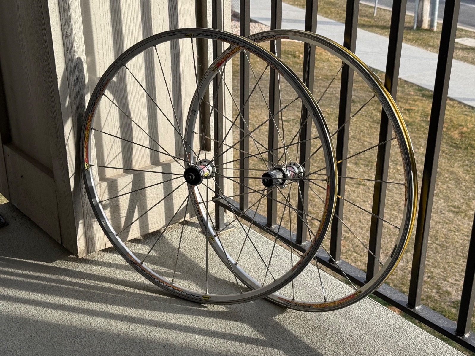 Mavic Aksium Race 700c Clincher Wheelset 100/130 Silver