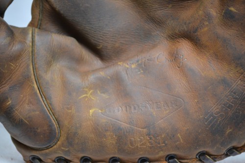 RARE MODEL GOODYEAR BARNEY McCOSKY SPLIT FINGER GLOVE MODEL 0231 - Picture 2 of 4