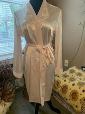 Linea Donatella New Silky Poly Satin Blush Robe size M Beautiful Bride
