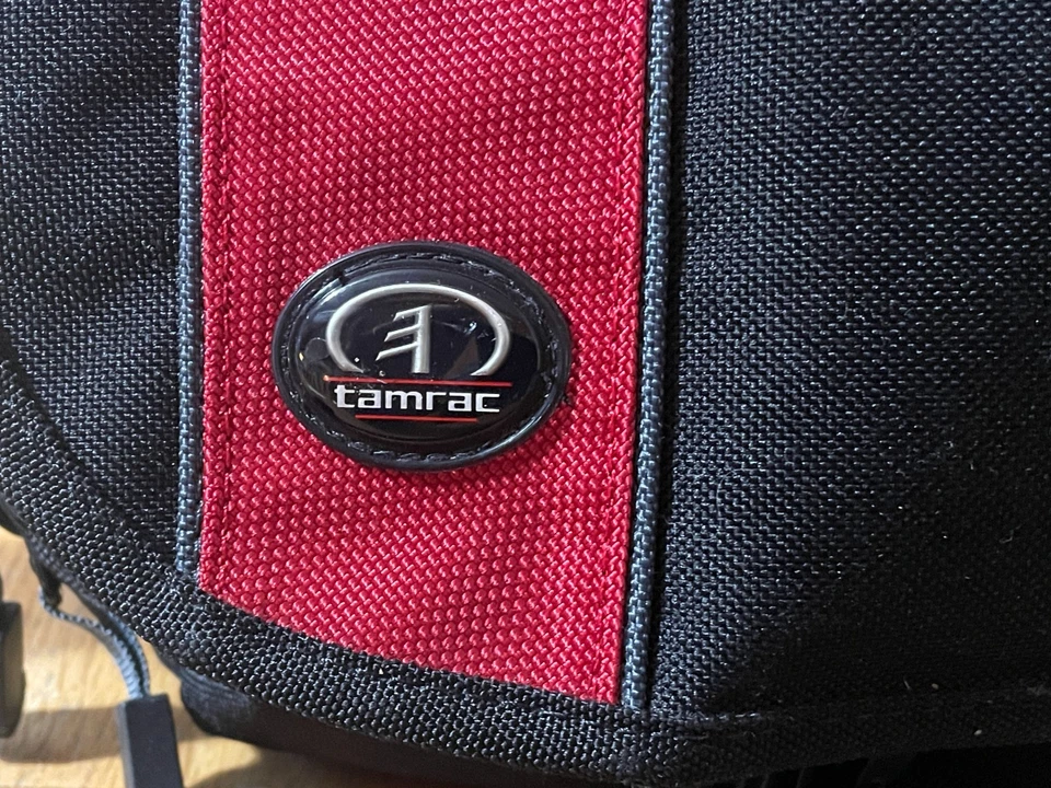 Tamrac 3444 Rally 4 Camera Bag Black with Red Trim w/dividers EXCELLENT - Image 2 of 4