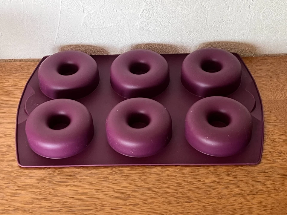 Moule TUPPERWARE en silicone pour Baba au rhum - Hoops - Beignets - Donuts TBE - Photo 1/1