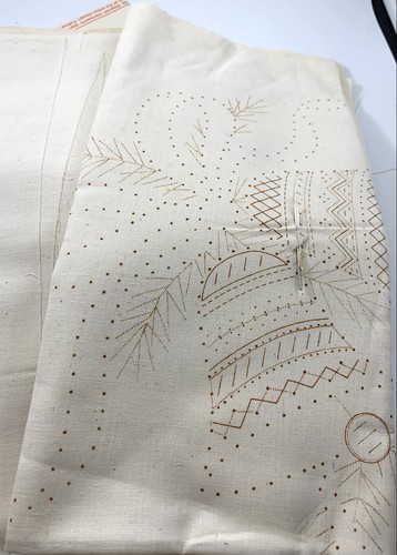 Creative Circle Christmas Tree Skirt Kit Candlewick w Gold Threads #2700 - Picture 5 of 10