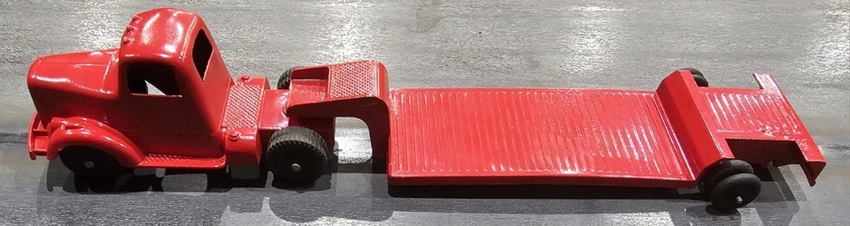 Vintage Tootsietoy Diecast Red Trucks Metal Haulers Parts or Repair - Lot of 2  - Image 3 of 4