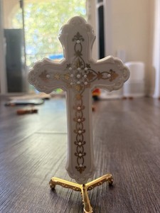 Vintage Lenox China Treasures Cross Ivory Gold Porcelain w/ Stand & Box Made USA