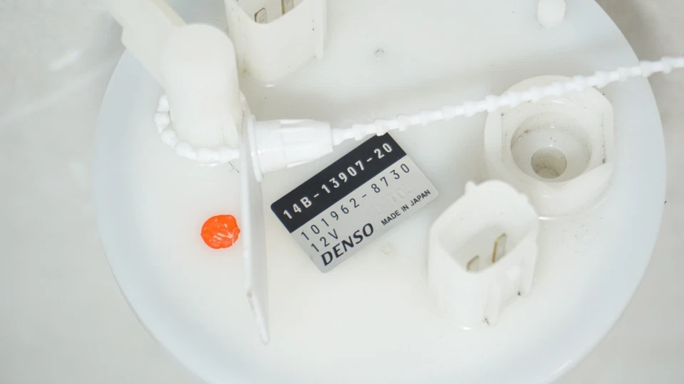 Yamaha YZF-R6 2016 08-16 YZF R6R bomba de combustible gasolina unidad de envío 308097 OEM Foto 2 de 4