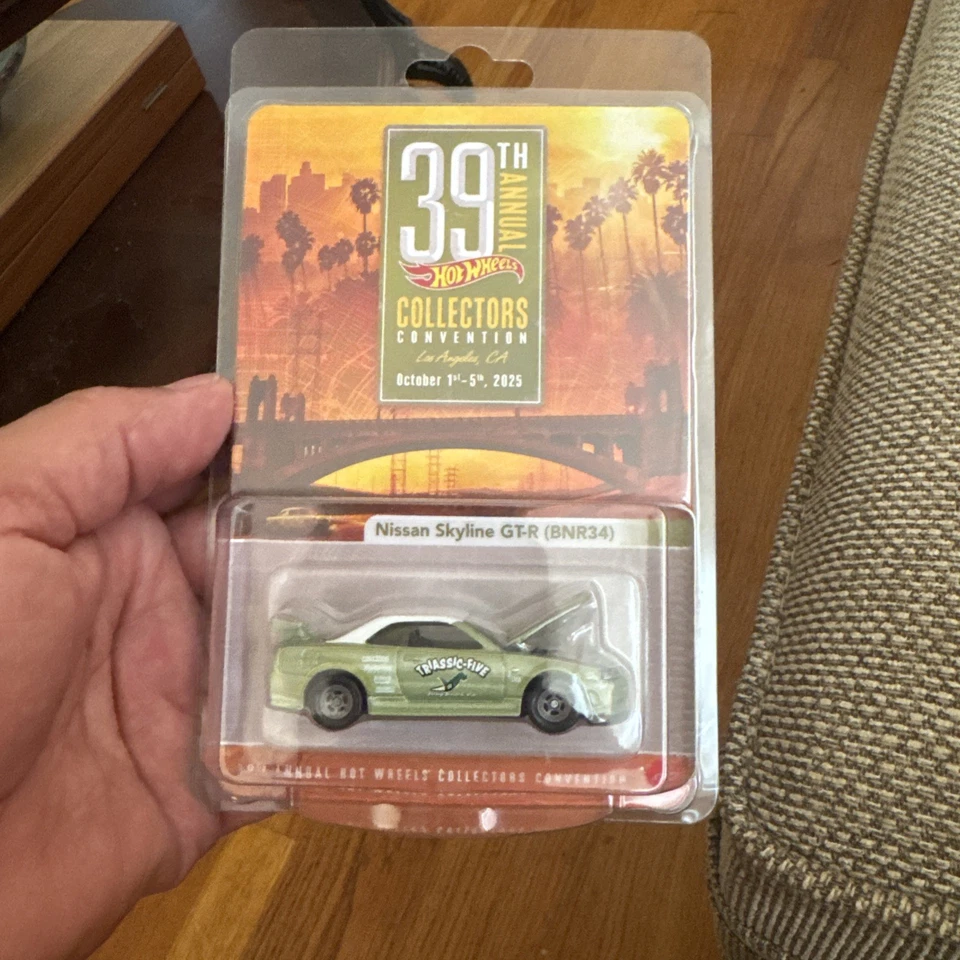2025 Hot Wheels 39th Convention 4 Car Set: Kombi, Mustang, Civic, Skyline - Image 3 of 4