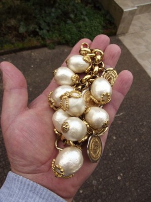Bracelet Breloques Jacky De G - Métal Doré Et Perles, Style Strass, Occasion