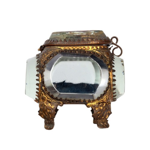 Antica scatola gioielli francese Ormolu dorata bara vetro smussato souvenir STRADA - Foto 11 di 13