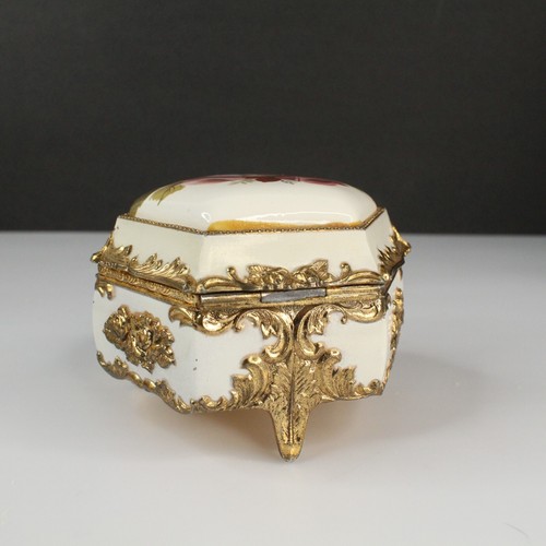Vintage Small Trinket Sankyo Music Box Made In Japan bone China READ - Picture 5 of 11