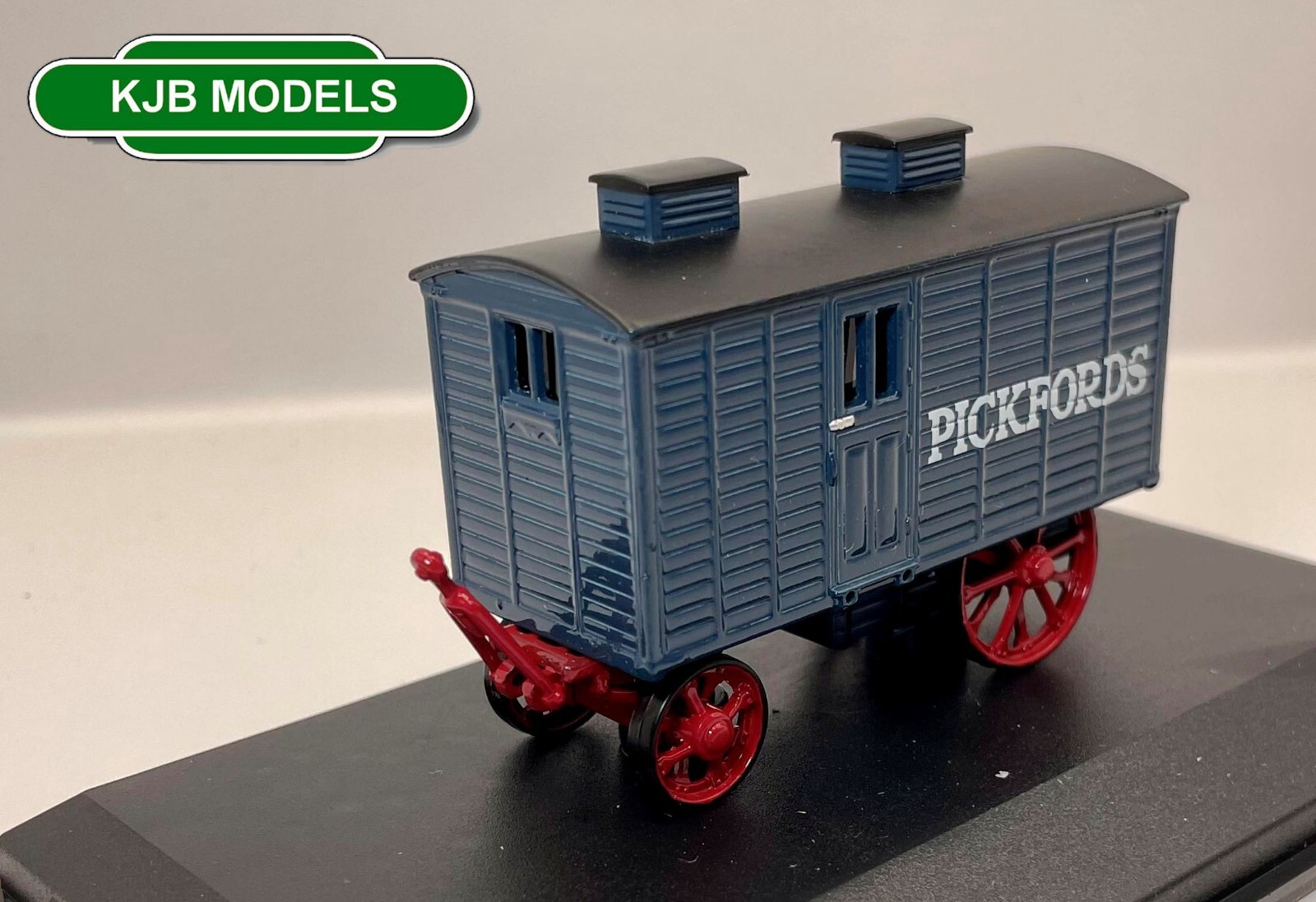 BNIB OO GAUGE OXFORD 1:76 76LW002 Living Wagon Pickfords Trailer