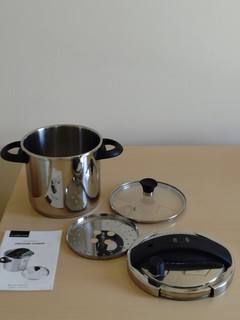 LAKELAND 5.5 L PRESSURE COOKER