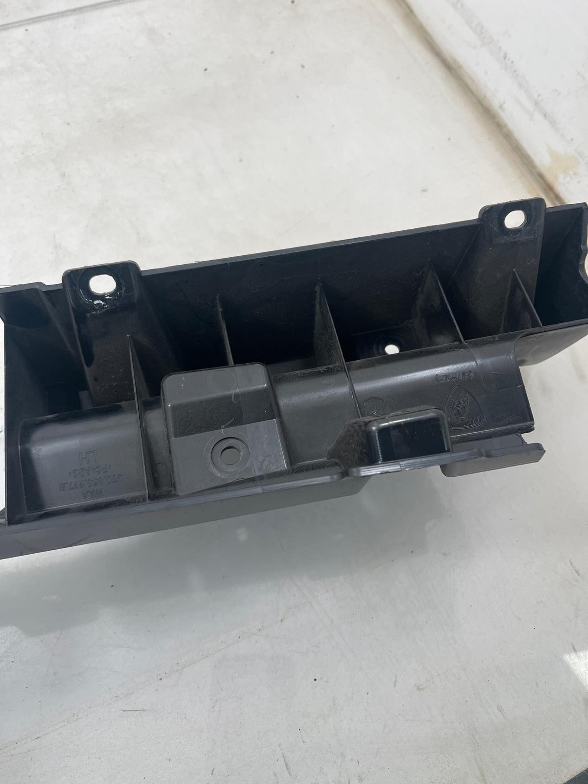 LH DRIVERS SIDE MOUNTING BRACKET TO MOLDING 4T0853997B LAMBORGHINI HURACAN 19
