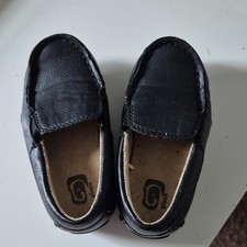 Place toddler boy,dress shoes,black size 5,100% fauy leather preowned,good condi