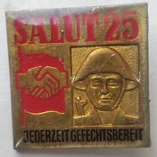 Abzeichen DDR NVA Salut 25 jederzeit gefechtsbereit Nationale Volksarmee