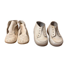 Two pairs vintage baby shoes Buntees Leather and flowers on toes White