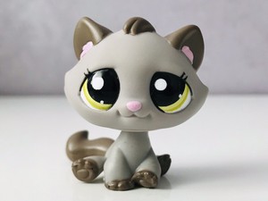 lps sitting cat