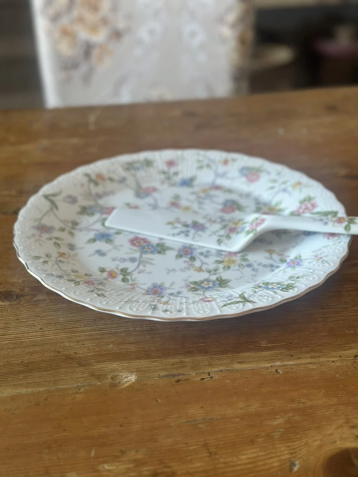 Plato para Pasteles y Cuchillo Servidor Andrea Por Sedek Corona Patrón Floral Foto 2 de 4