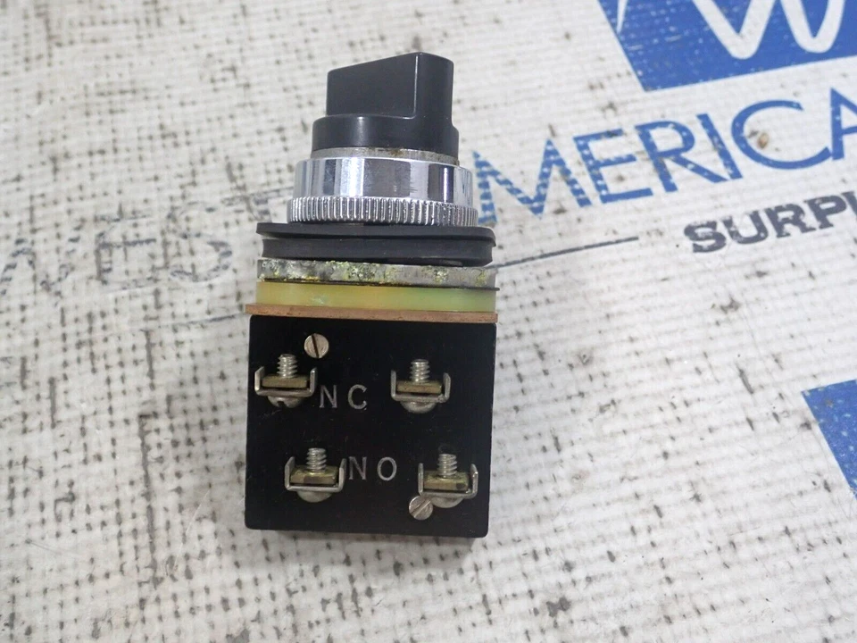 Nuevo interruptor selector de mantenimiento Arrow Hart 600 voltios 3 posiciones 2 N.O. 2 N.C. Foto 2 de 4