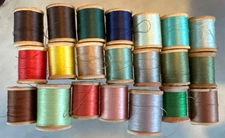 Lot of 21 Vintage Coats & Clark Boilfast Wooden Thread Spools – Assorted Colors