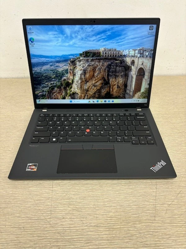 Lenovo ThinkPad P14s Gen 3 AMD Ryzen 7 PRO 6850U 16GB 512GB SSD W11P Táctil Foto 2 de 4